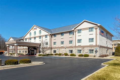 The Inn offers 92 luxury guest rooms, a selection of dining options, full service spa, indoor and outdoor pools, fitness center, state-of-the-art meeting rooms and. . Comfort inn stevensville mi
